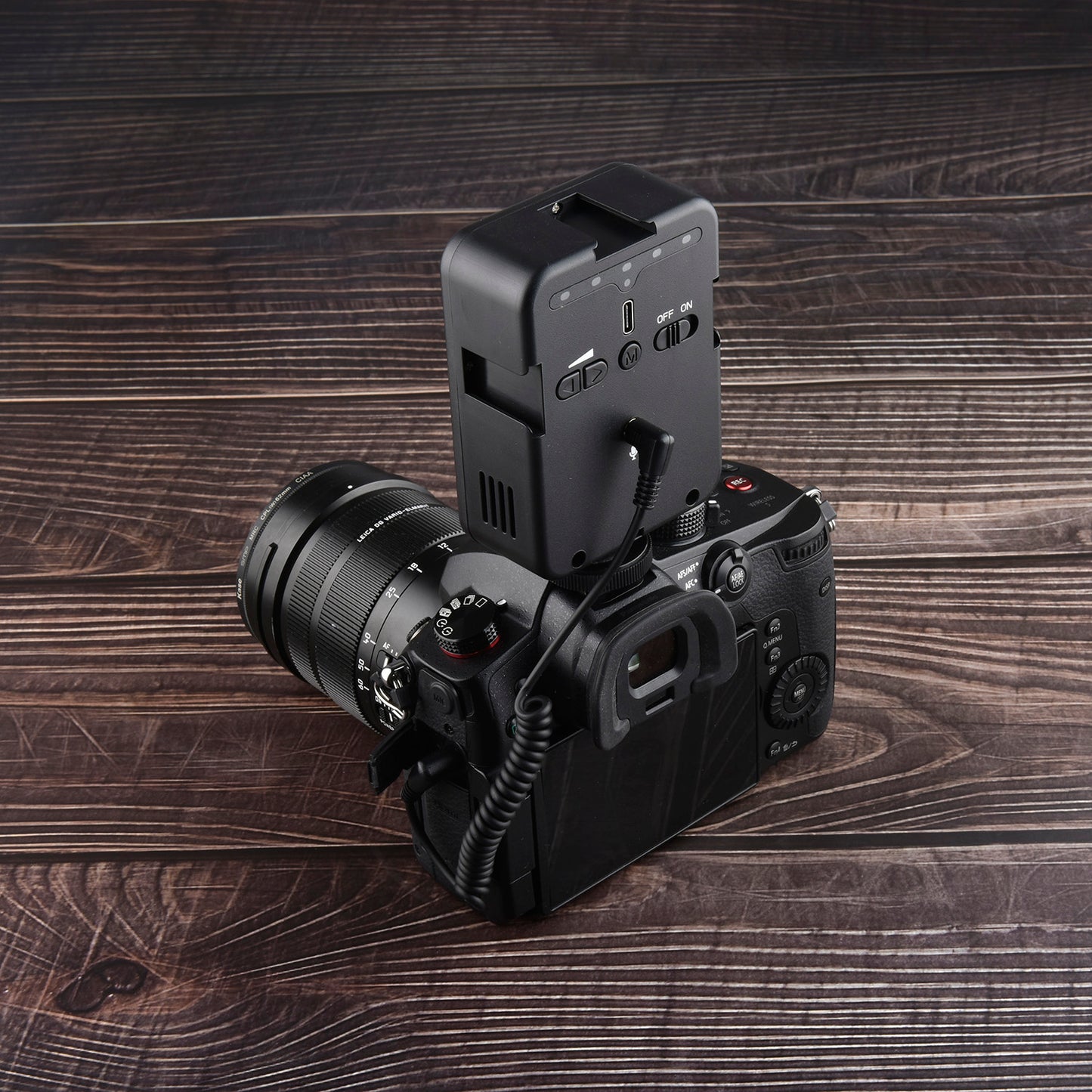 YELANGU Portable Dual Function Miclight Led Video Light and Microphone Two in One LED02